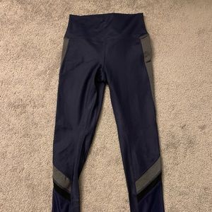 Alo Yoga - size S leggings